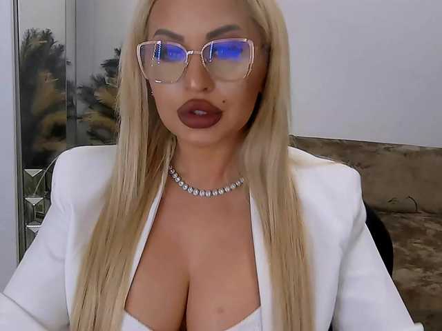 lovelyblondyx's BongaCams show and profile