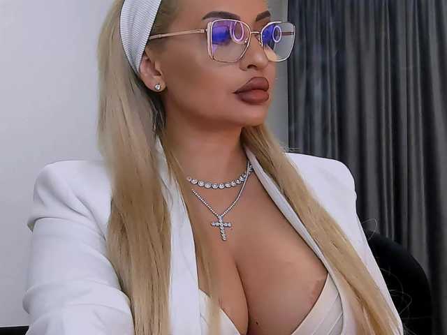 lovelyblondyx live sex