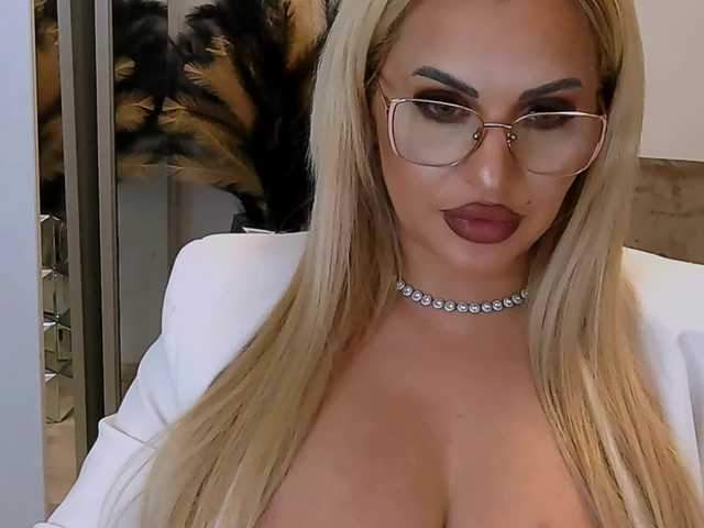 lovelyblondyx's BongaCams show and profile