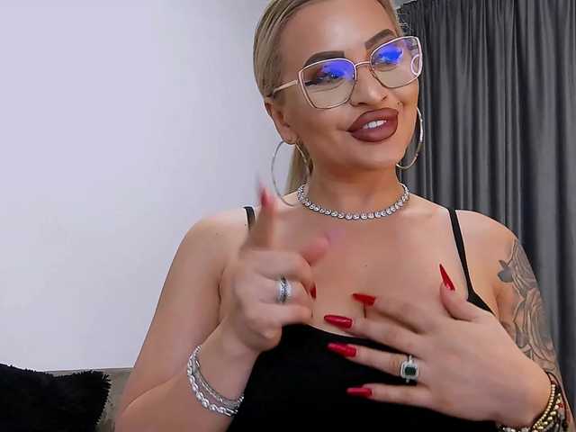 lovelyblondyx's BongaCams show and profile