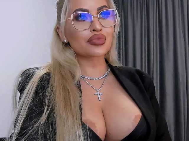 lovelyblondyx live sex