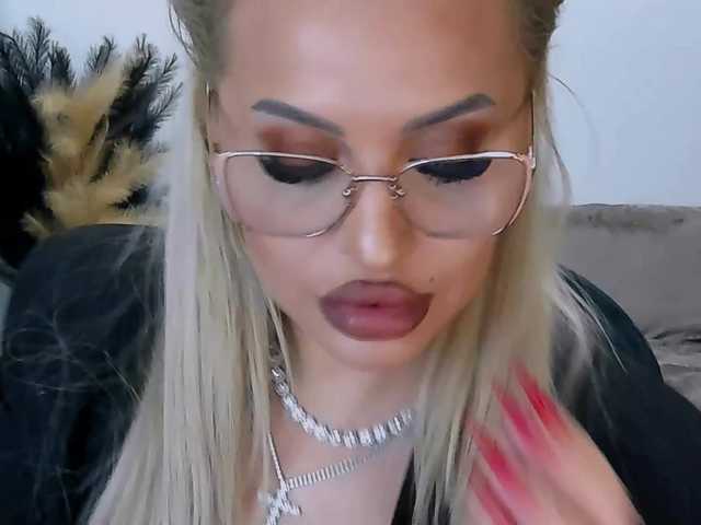 lovelyblondyx's BongaCams show and profile