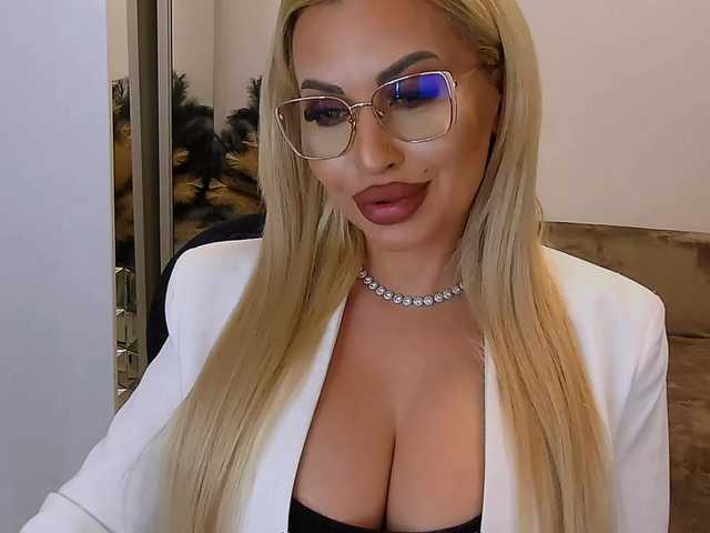 lovelyblondyx's BongaCams show and profile