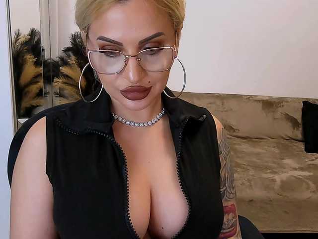 lovelyblondyx online