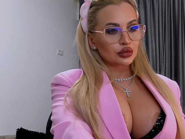 lovelyblondyx's BongaCams show and profile