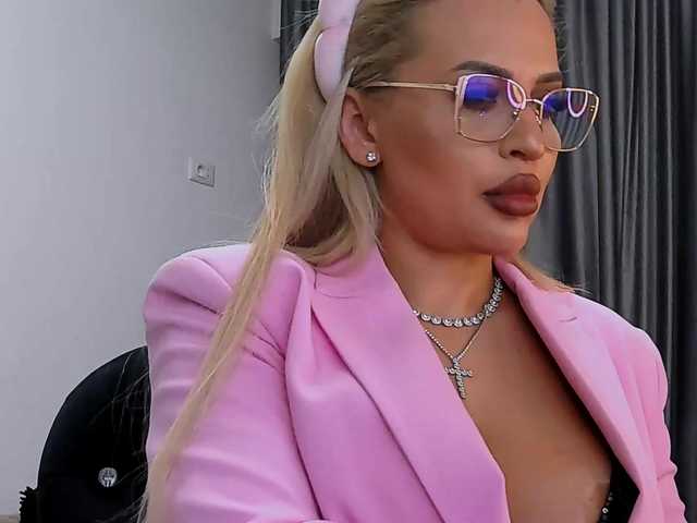 lovelyblondyx's BongaCams show and profile