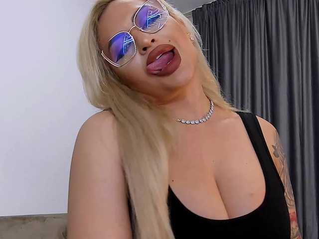 lovelyblondyx live sex show