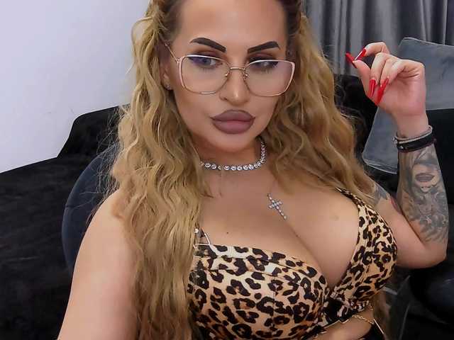 lovelyblondyx online