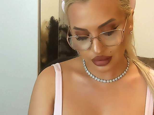 lovelyblondyx's BongaCams show and profile