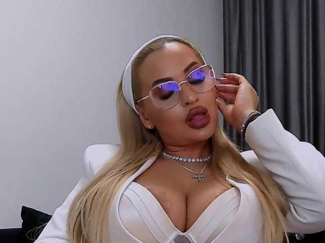 lovelyblondyx live sex