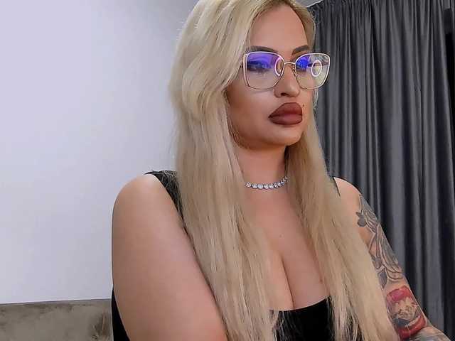 lovelyblondyx cam belle