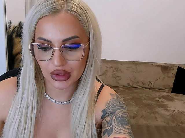 lovelyblondyx's BongaCams show and profile