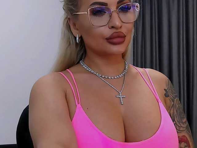 lovelyblondyx online