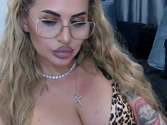lovelyblondyx live sex