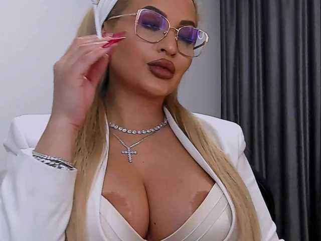 lovelyblondyx live sex