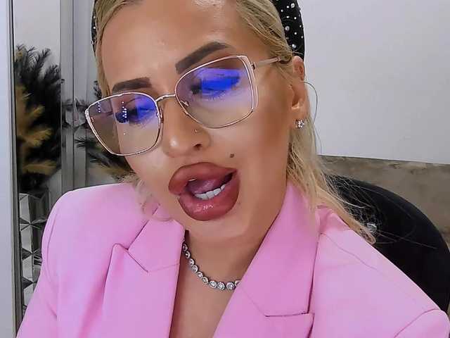 lovelyblondyx from BongaCams is Freechat