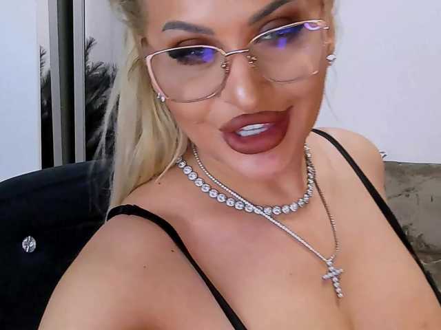 lovelyblondyx's BongaCams show and profile