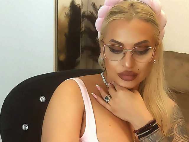 lovelyblondyx's BongaCams show and profile