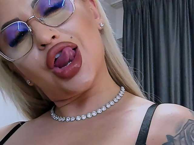 lovelyblondyx's BongaCams show and profile