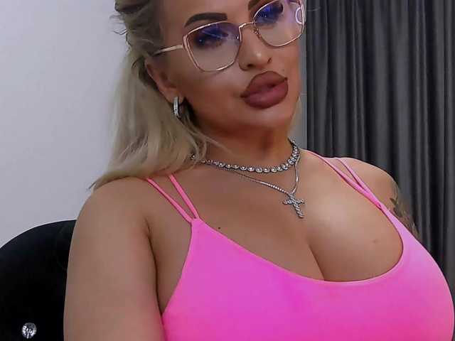 lovelyblondyx's BongaCams show and profile