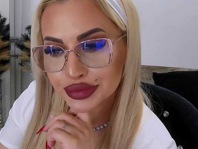 lovelyblondyx online