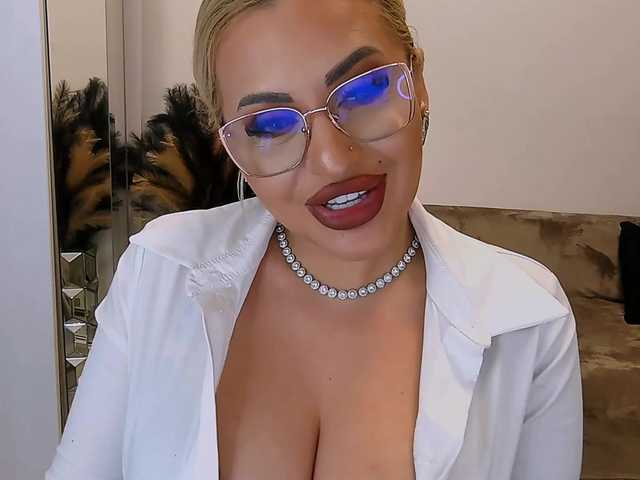 lovelyblondyx live sex show