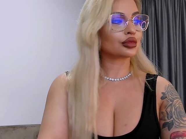 lovelyblondyx's BongaCams show and profile