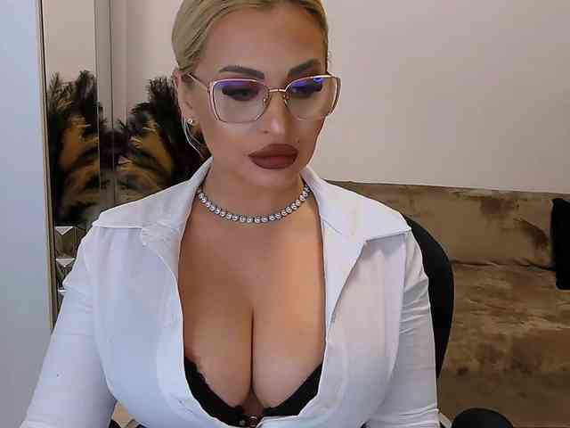 lovelyblondyx webcam