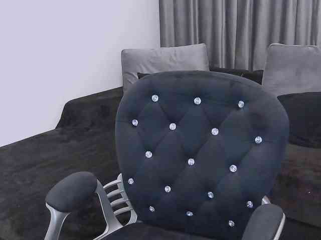 lovelyblondyx webcam