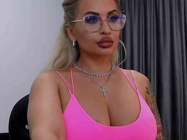 lovelyblondyx webcam