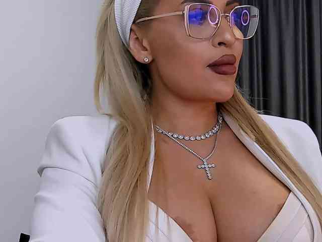 lovelyblondyx webcam