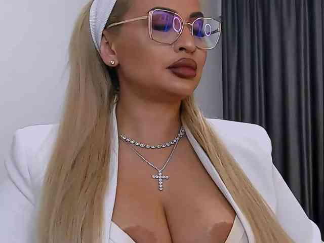 lovelyblondyx webcam