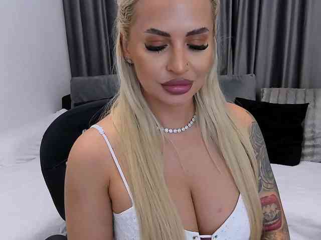 lovelyblondyx webcam