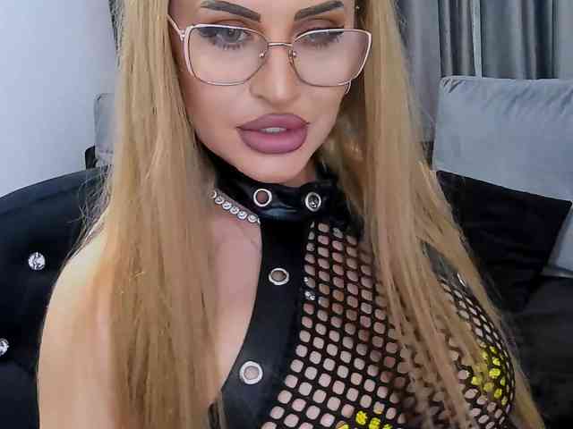 lovelyblondyx