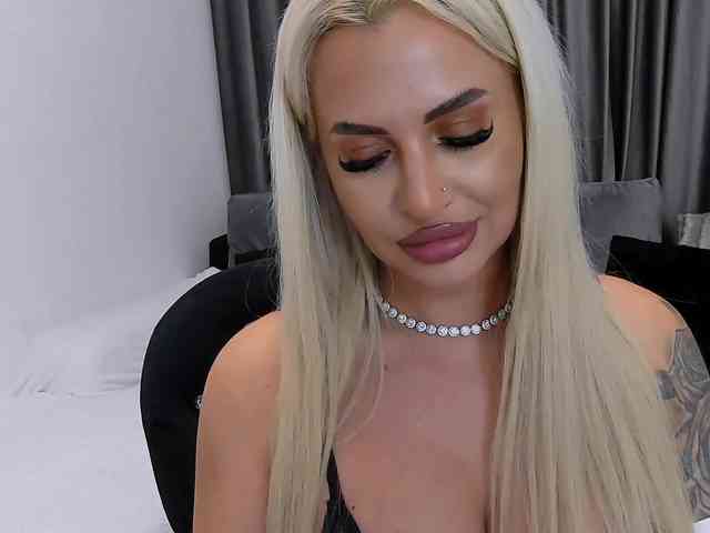 lovelyblondyx webcam