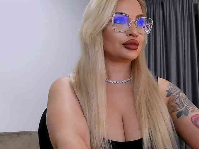 lovelyblondyx webcam