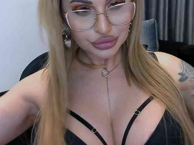 lovelyblondyx