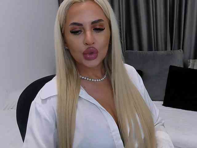 lovelyblondyx webcam