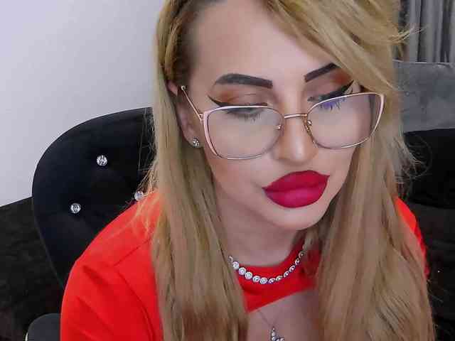 lovelyblondyx webcam