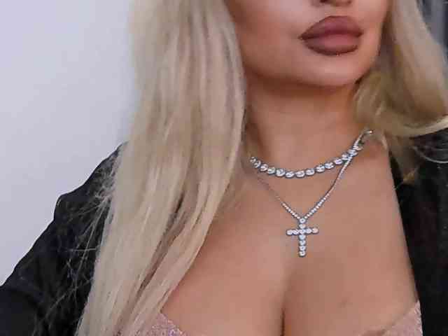 lovelyblondyx webcam