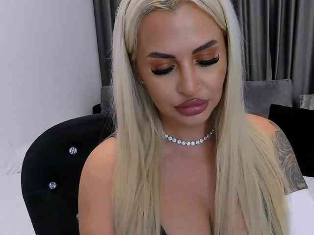 lovelyblondyx