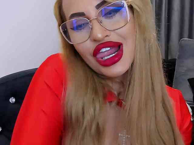 lovelyblondyx webcam