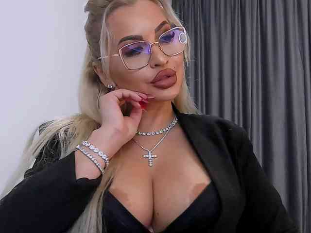 lovelyblondyx webcam