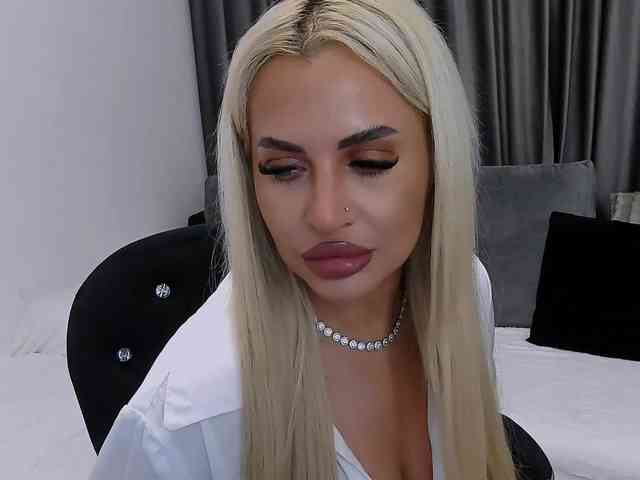 lovelyblondyx webcam