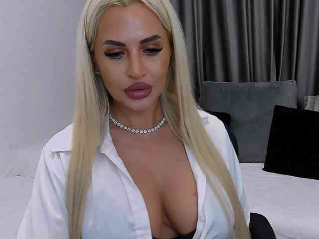 lovelyblondyx webcam