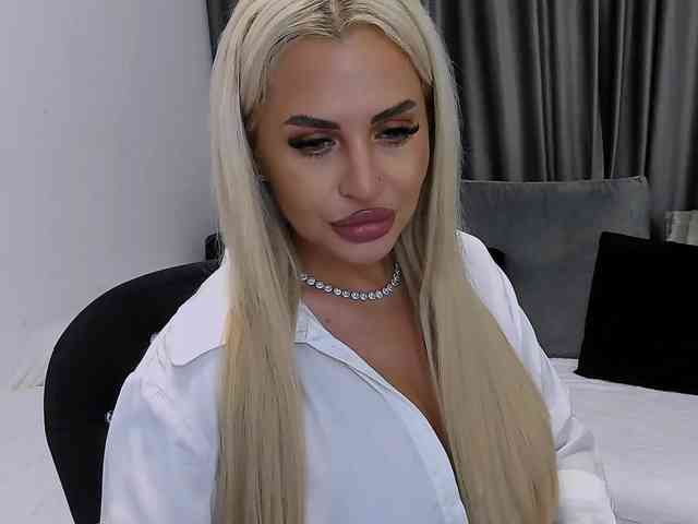lovelyblondyx webcam