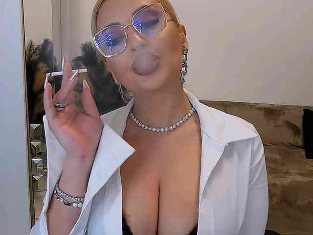 lovelyblondyx webcam