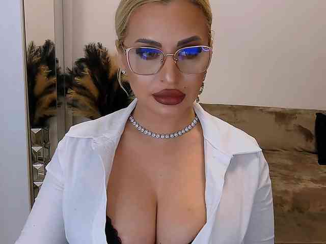 lovelyblondyx webcam