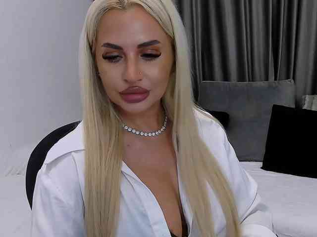 lovelyblondyx