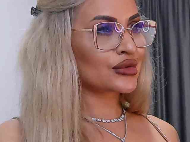 lovelyblondyx webcam
